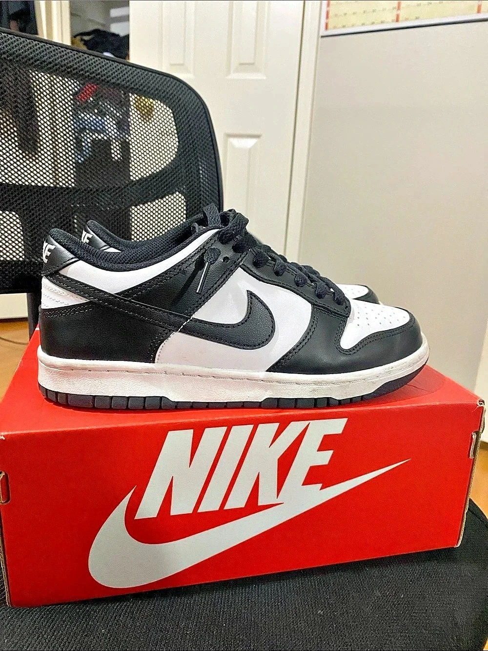 Nike Dunk Low (GS) 'Panda' Black & White Girls US 6Y